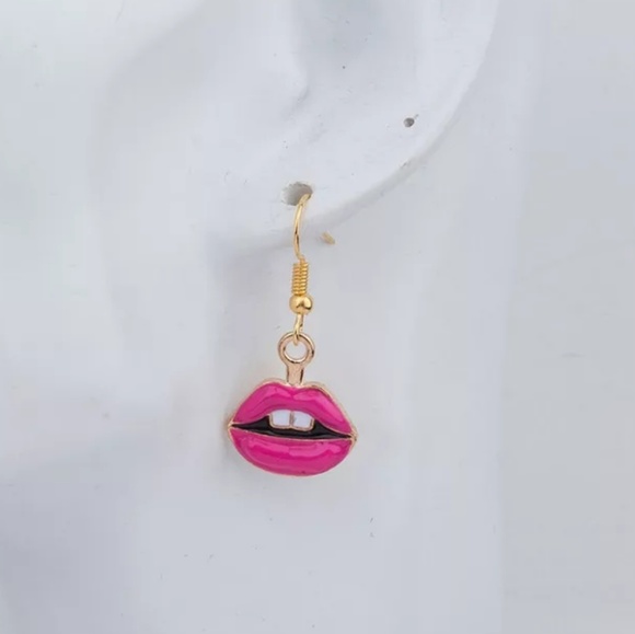 🍁4/$25🍁 New Lip Earrings - Picture 2 of 3